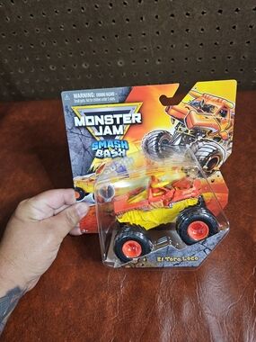 Monster Jam 2025 Smash And Bash EL TORO LOCO Series 1